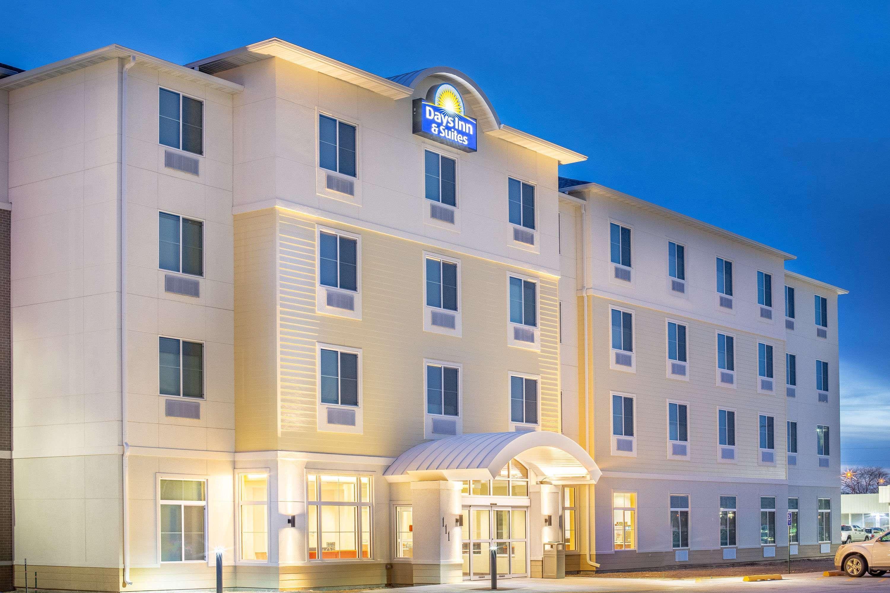 Days Inn & Suites By Wyndham Kearney Ne Eksteriør bilde